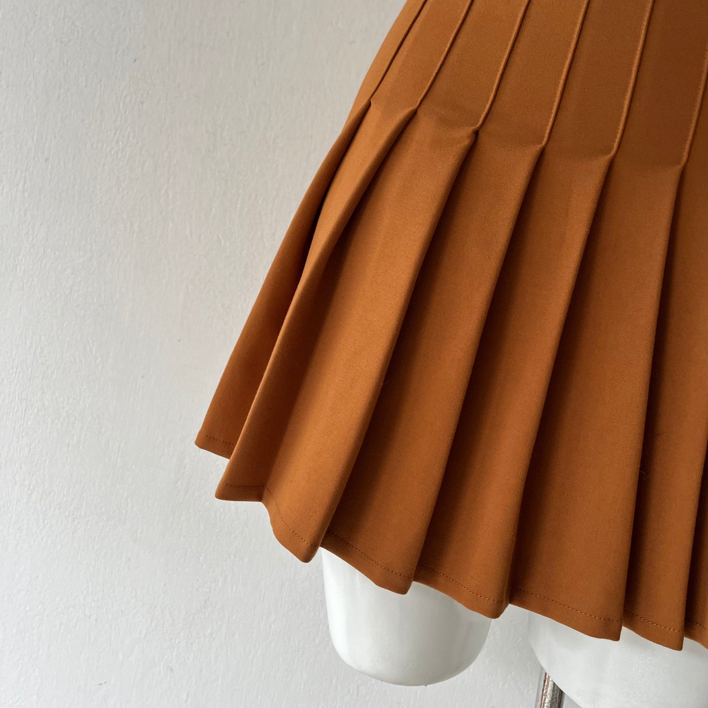 Cinnamon pleated skirt