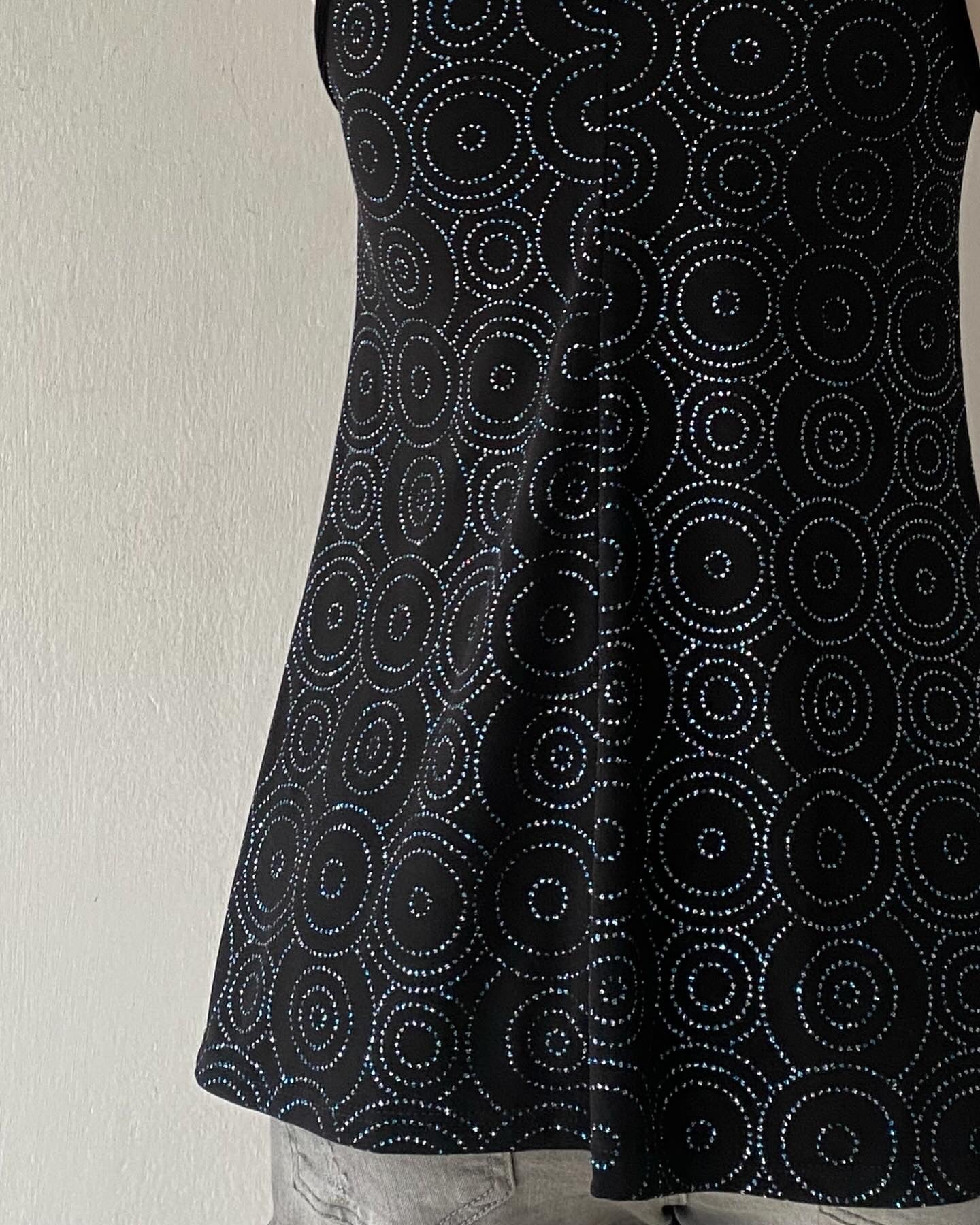 Black top with glitter~ Size S