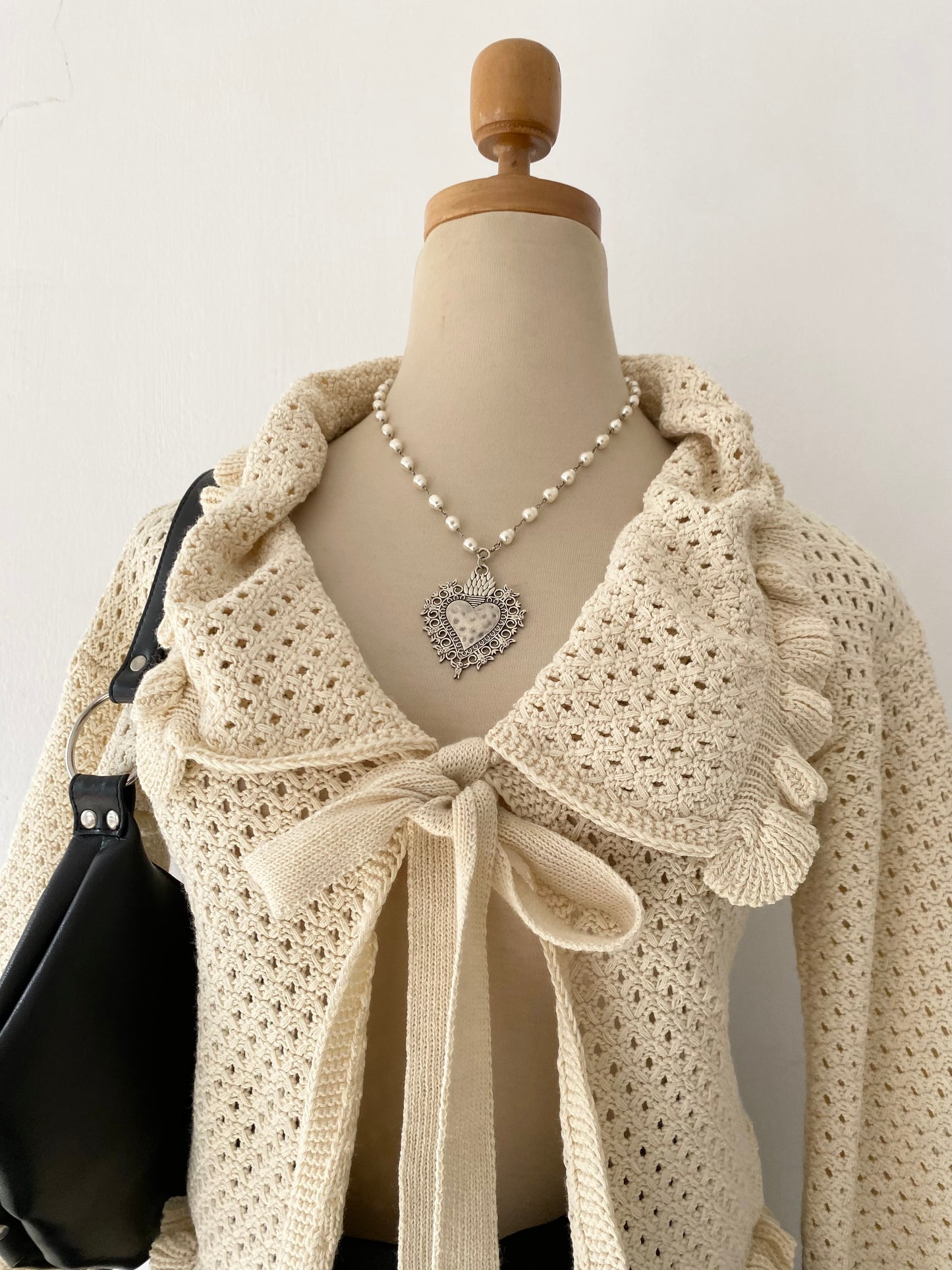 Knitted cardigan with bow
