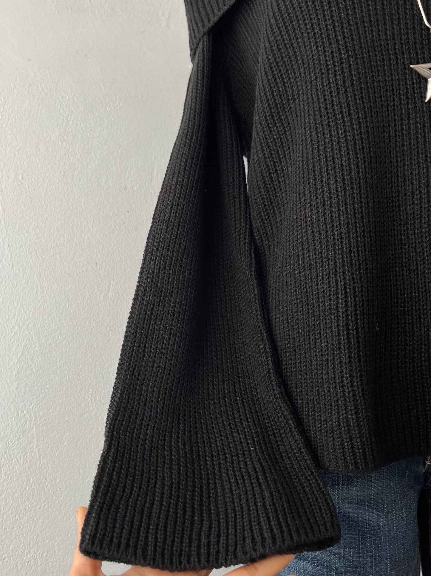 Off shoulder sweater with wide sleeves