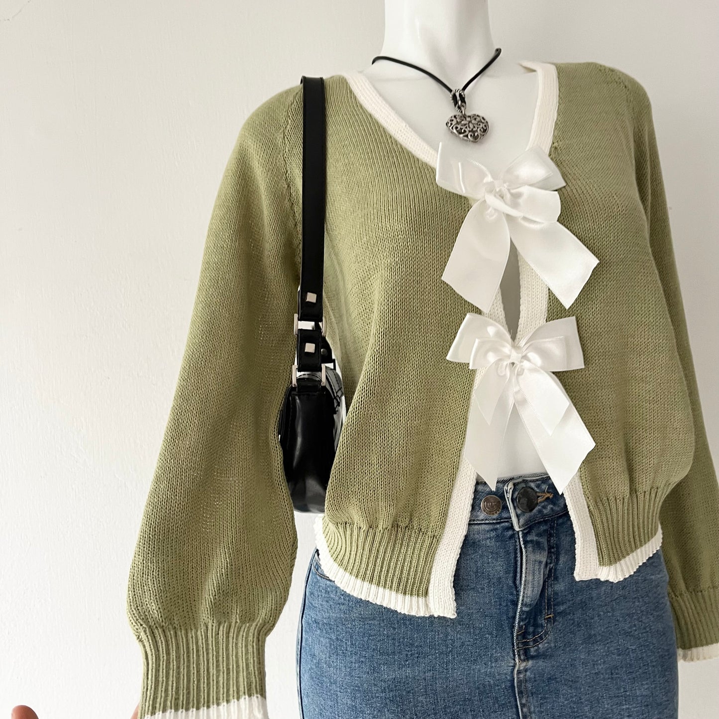 Cardigan with bows