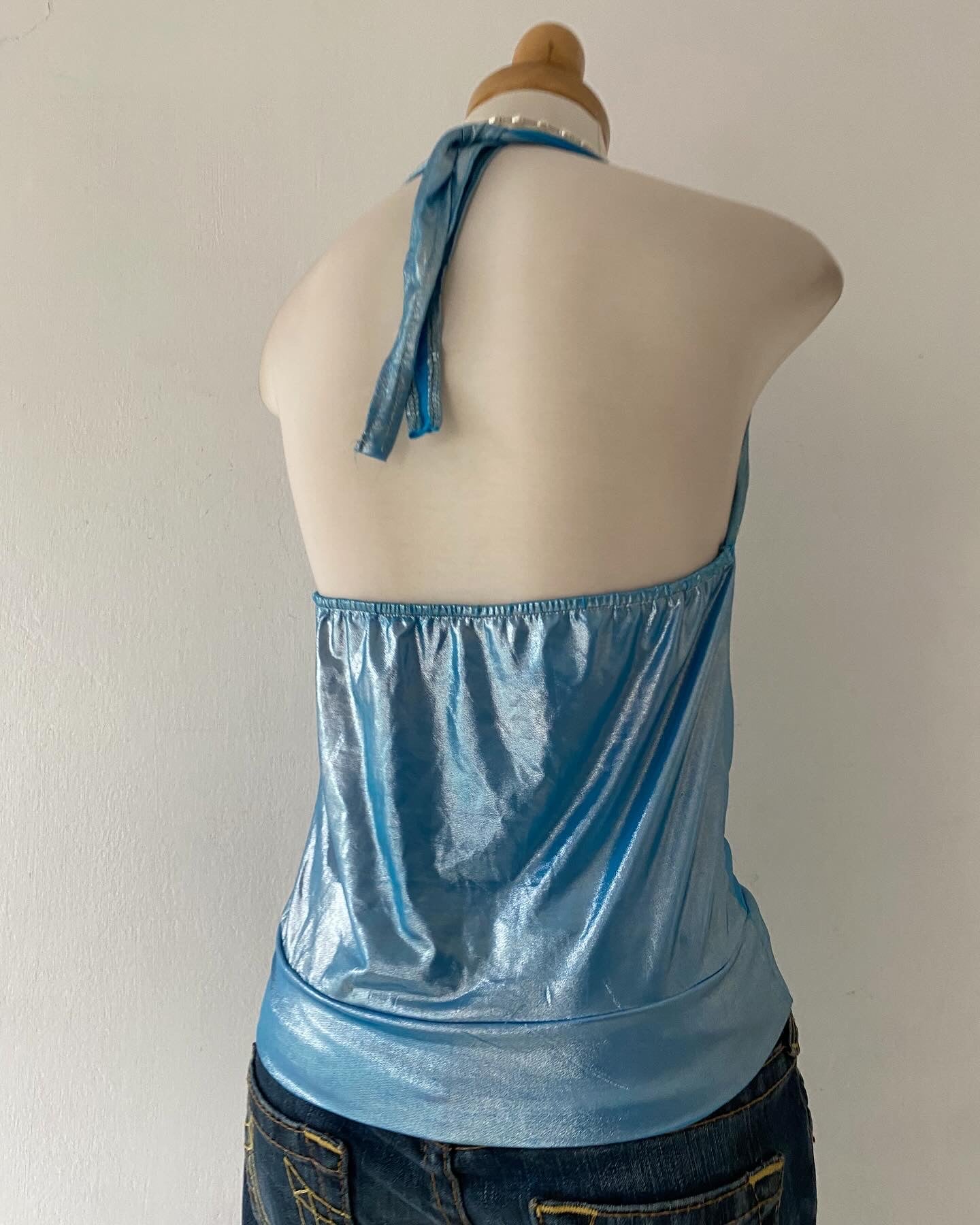 Top tornasol celeste