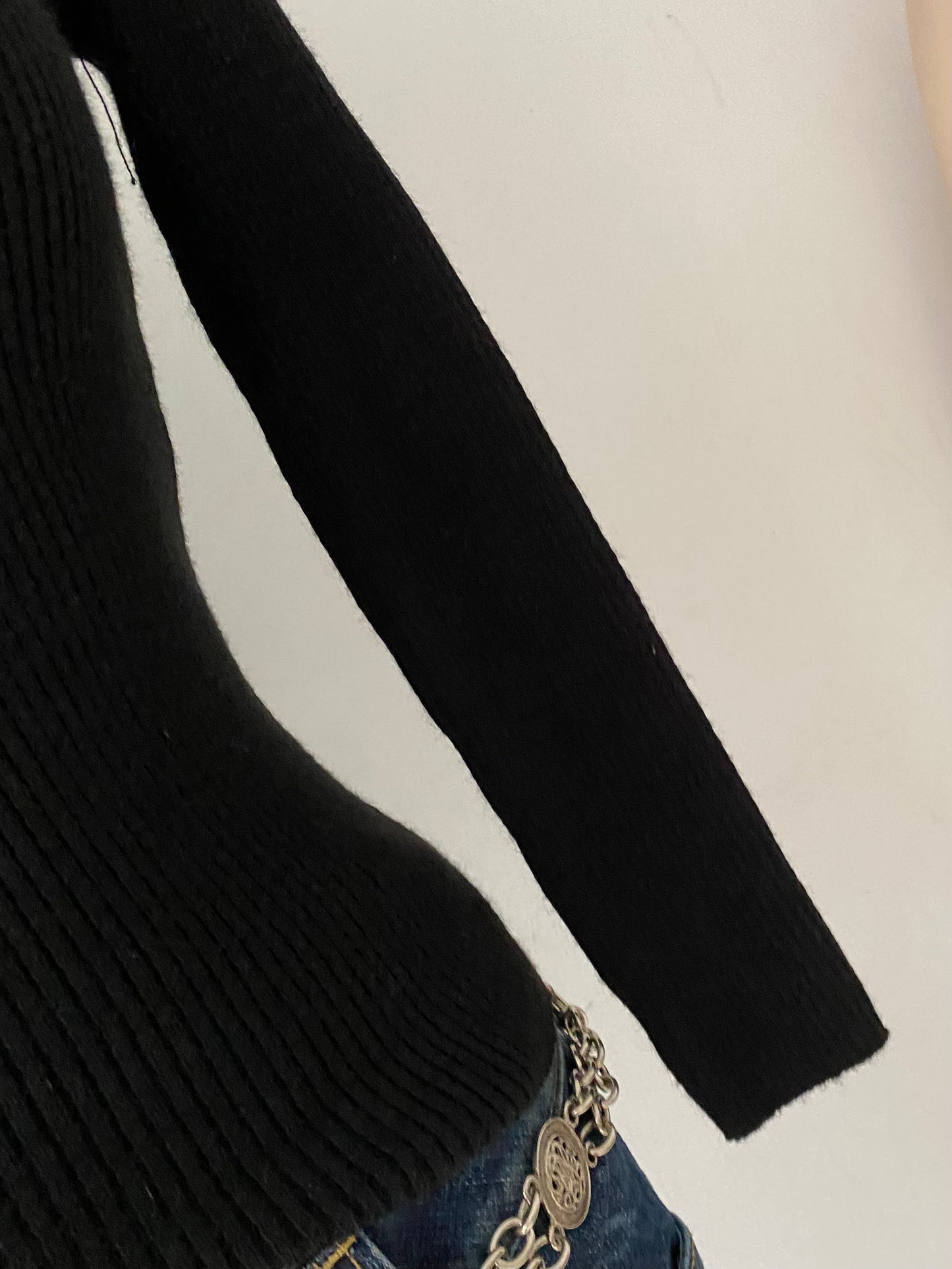 Long-sleeved turtleneck sweater