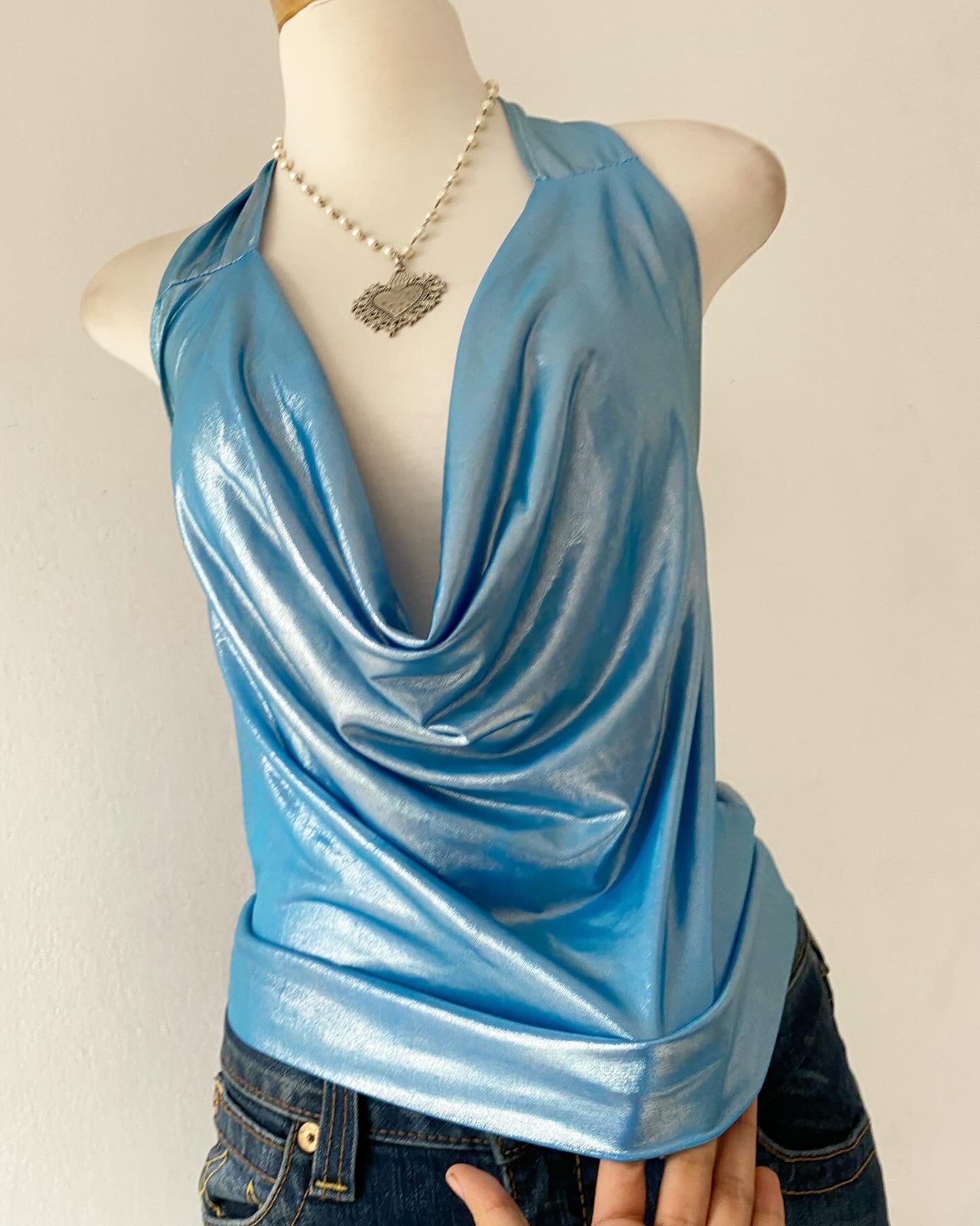 Top tornasol celeste