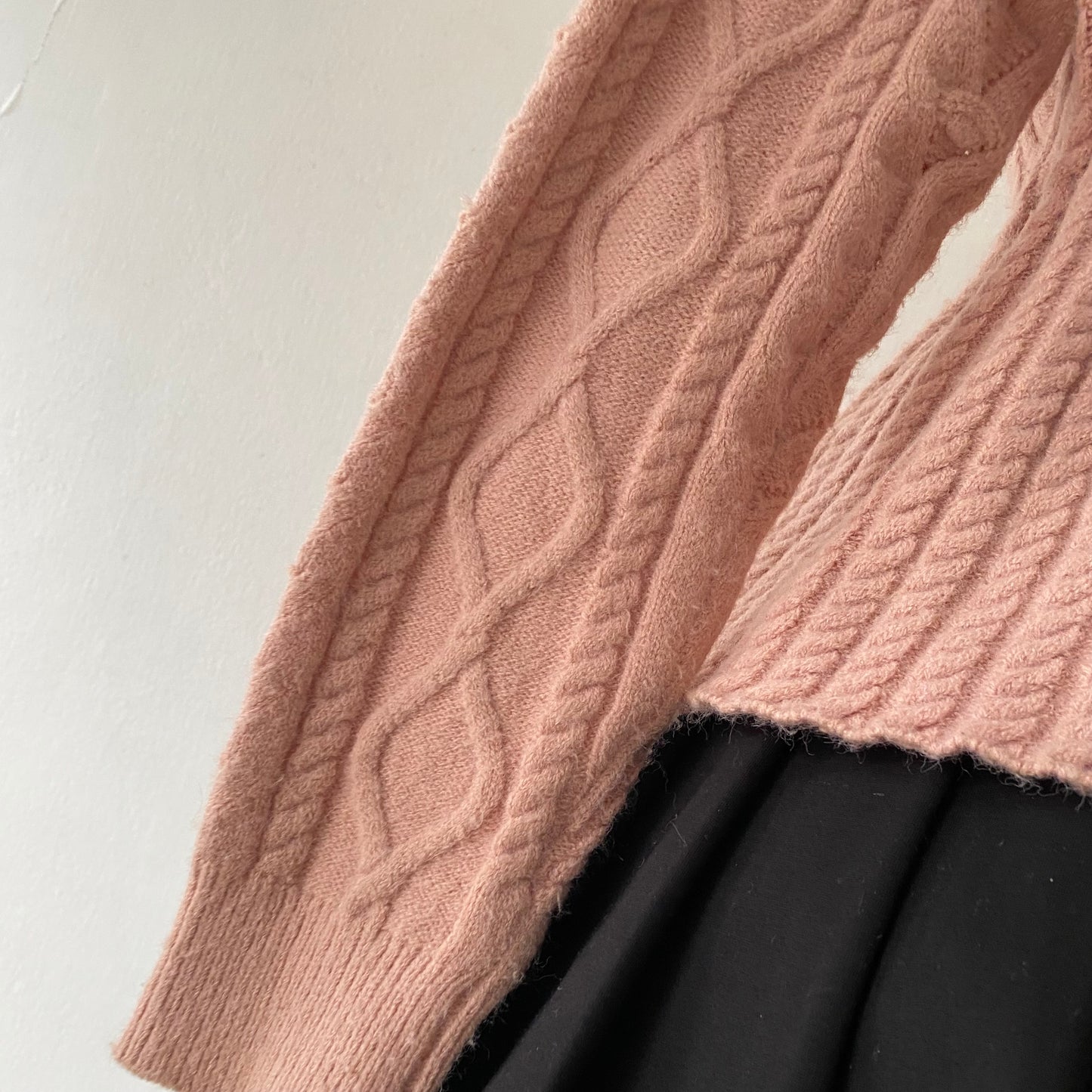 Rosewood sweater with bow