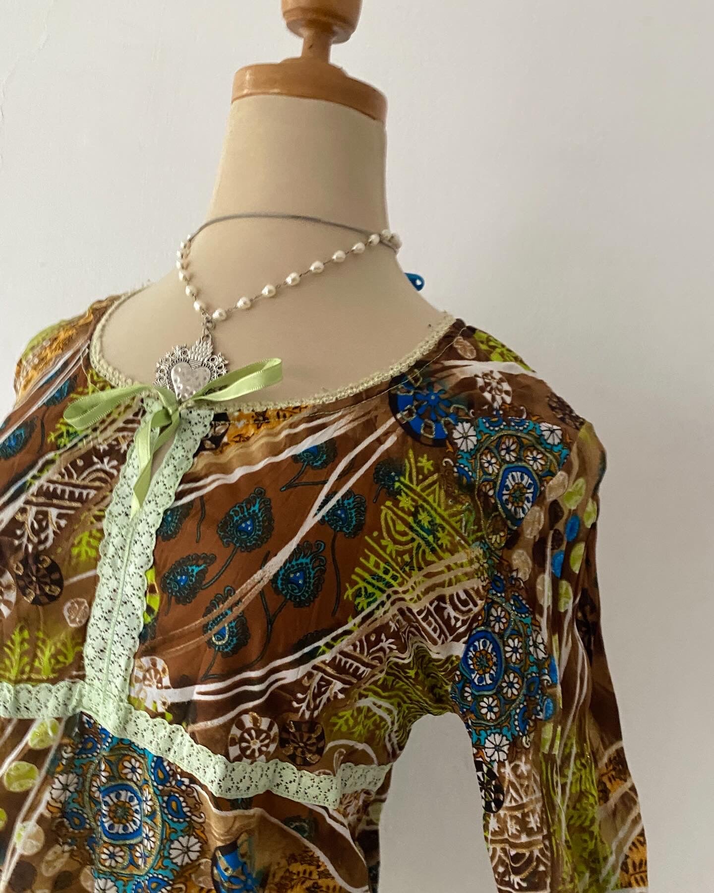 Bohemian top with bow~ Size M