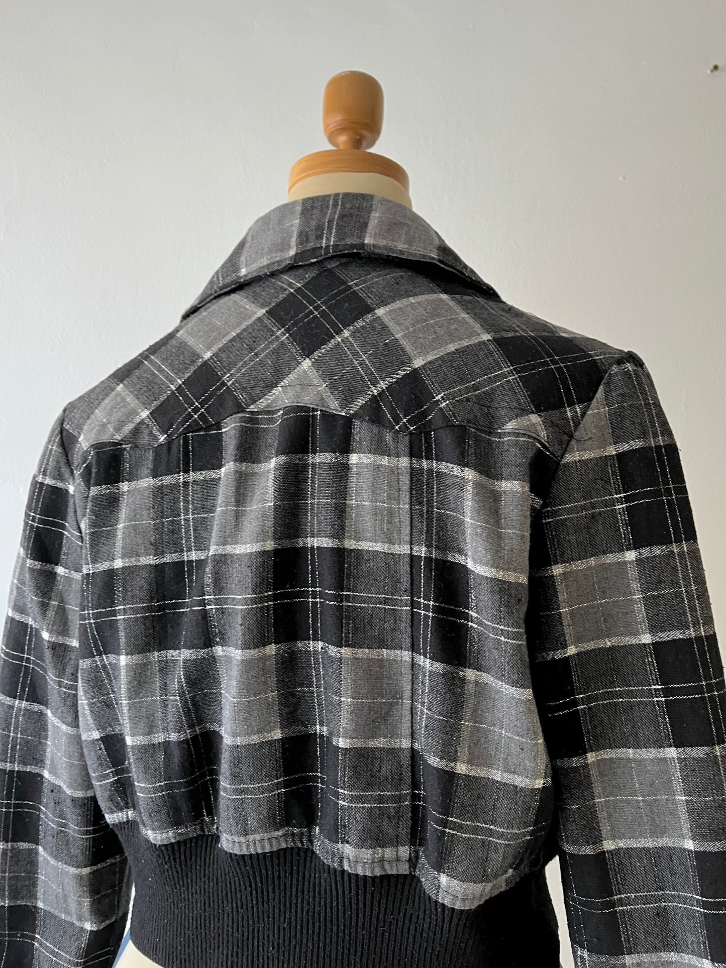 Plaid jacket tied at the waist