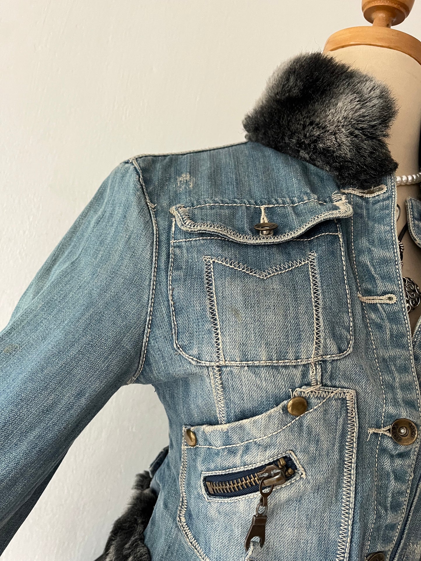Focused grunge jean jacket