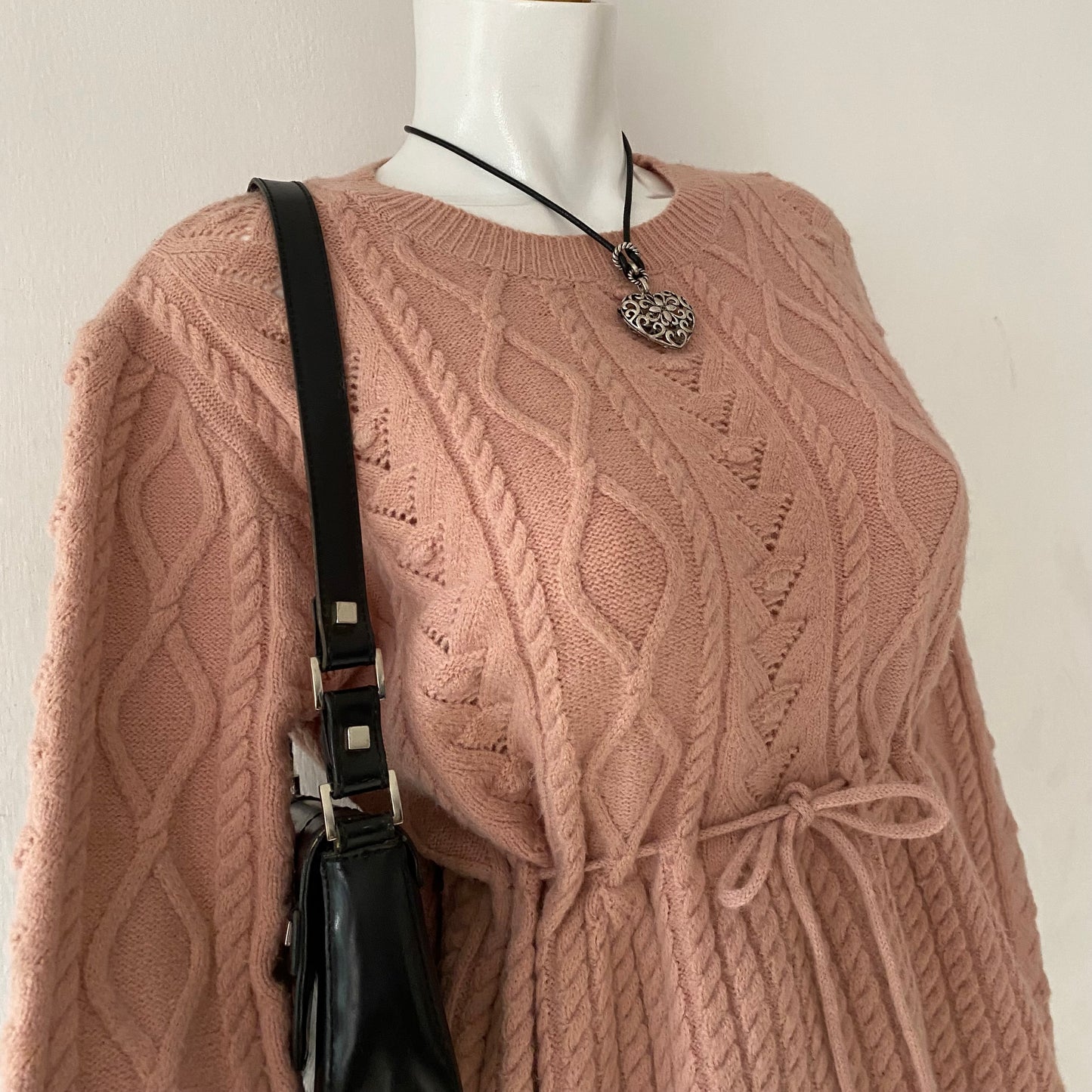 Rosewood sweater with bow