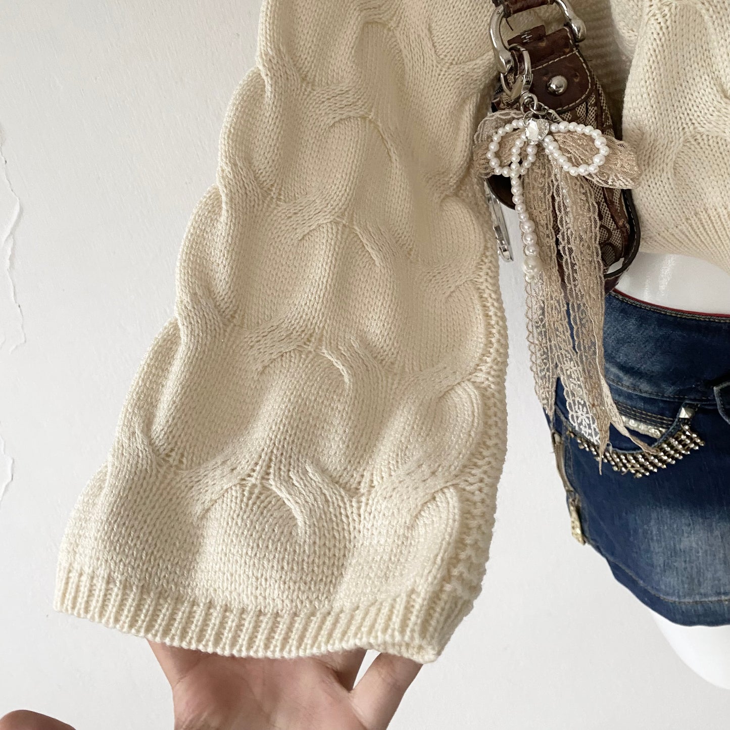 Pearl waist sweater with interwoven design
