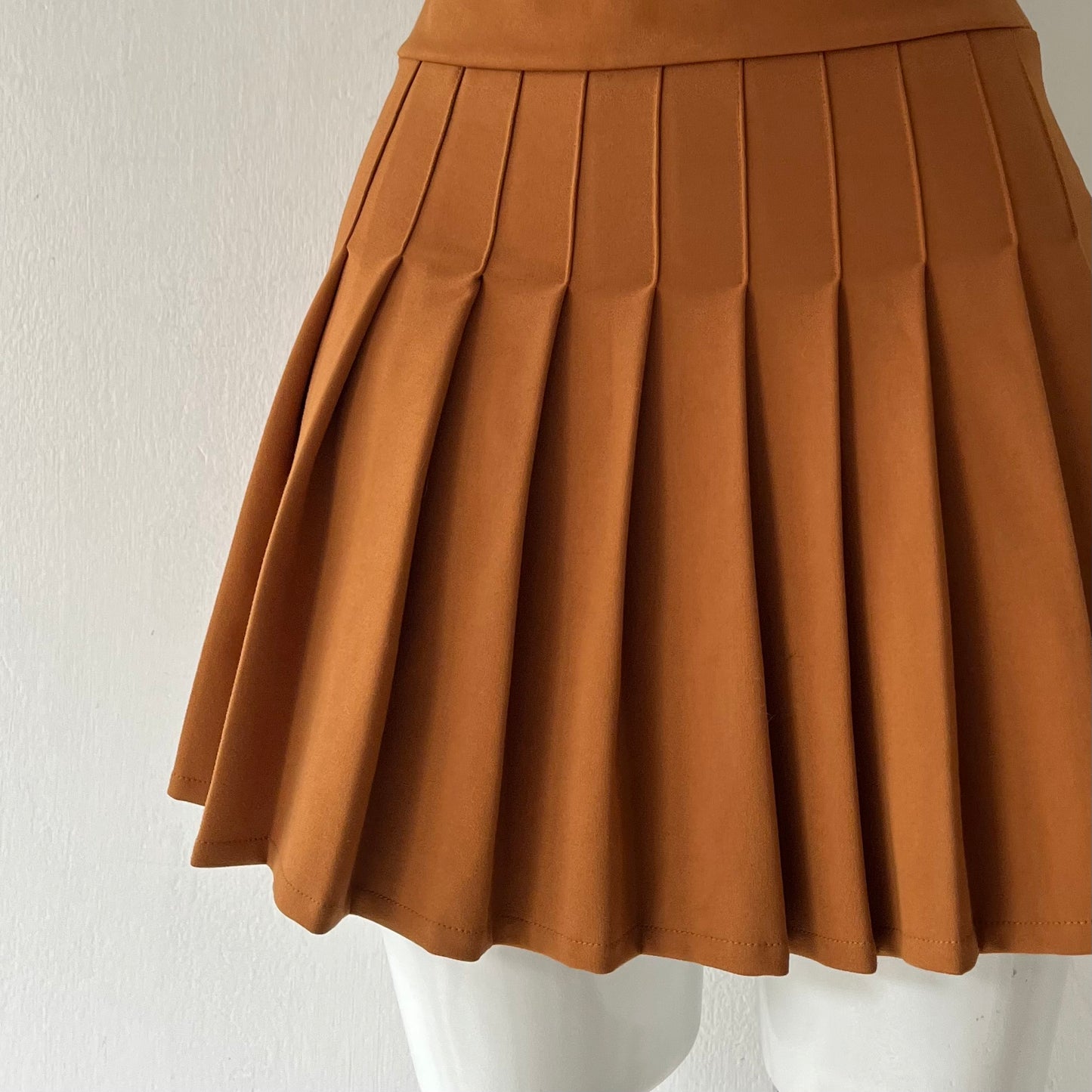 Cinnamon pleated skirt