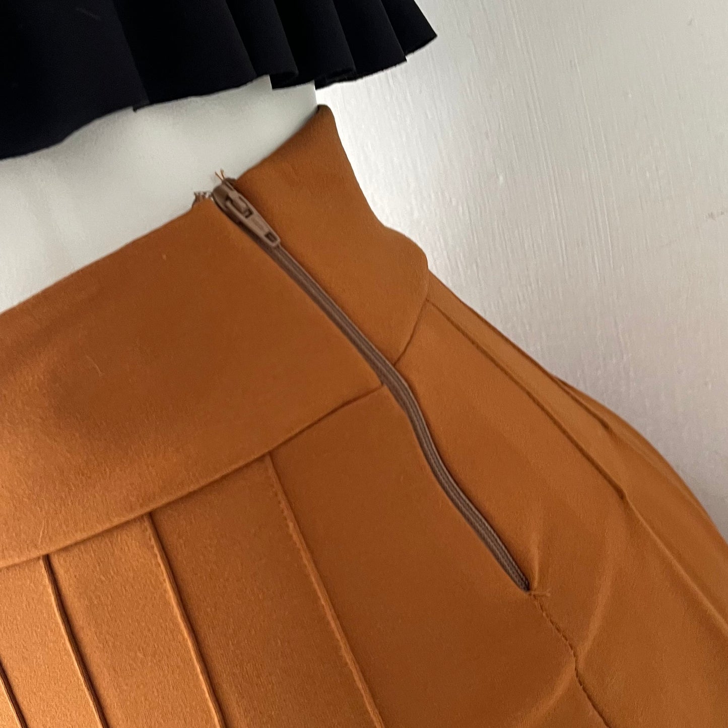 Cinnamon pleated skirt