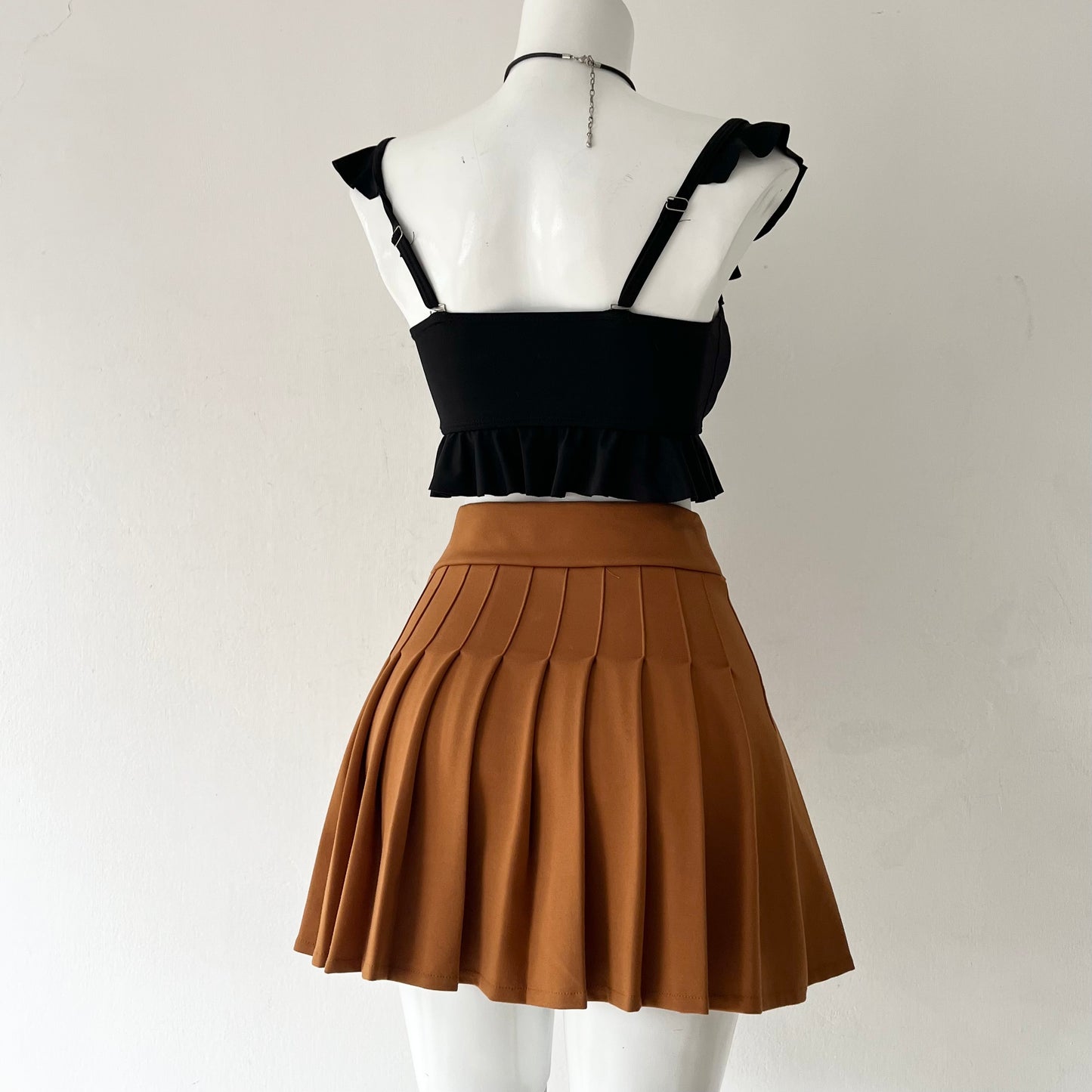 Cinnamon pleated skirt