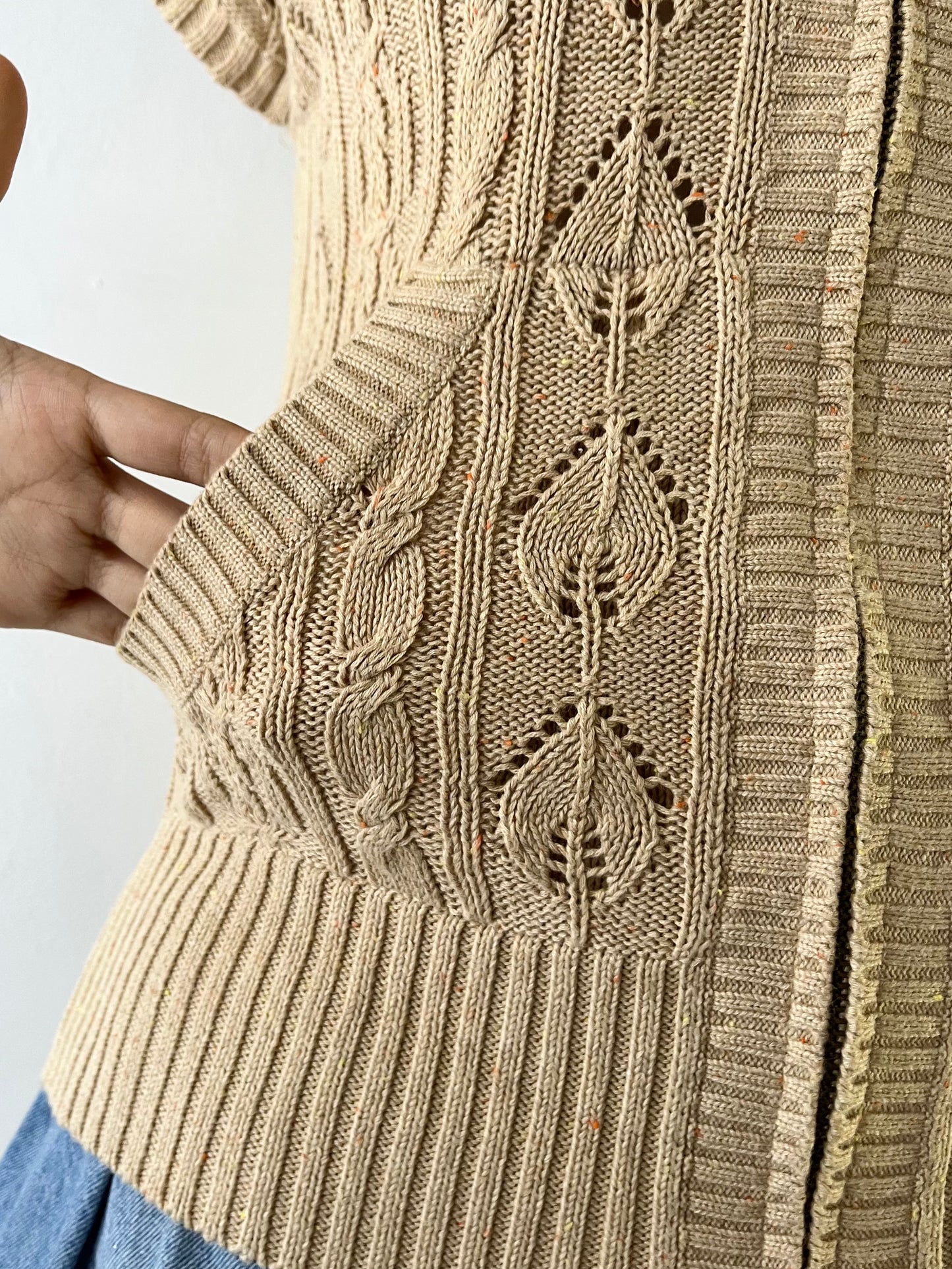 Knitted cardigan with hood