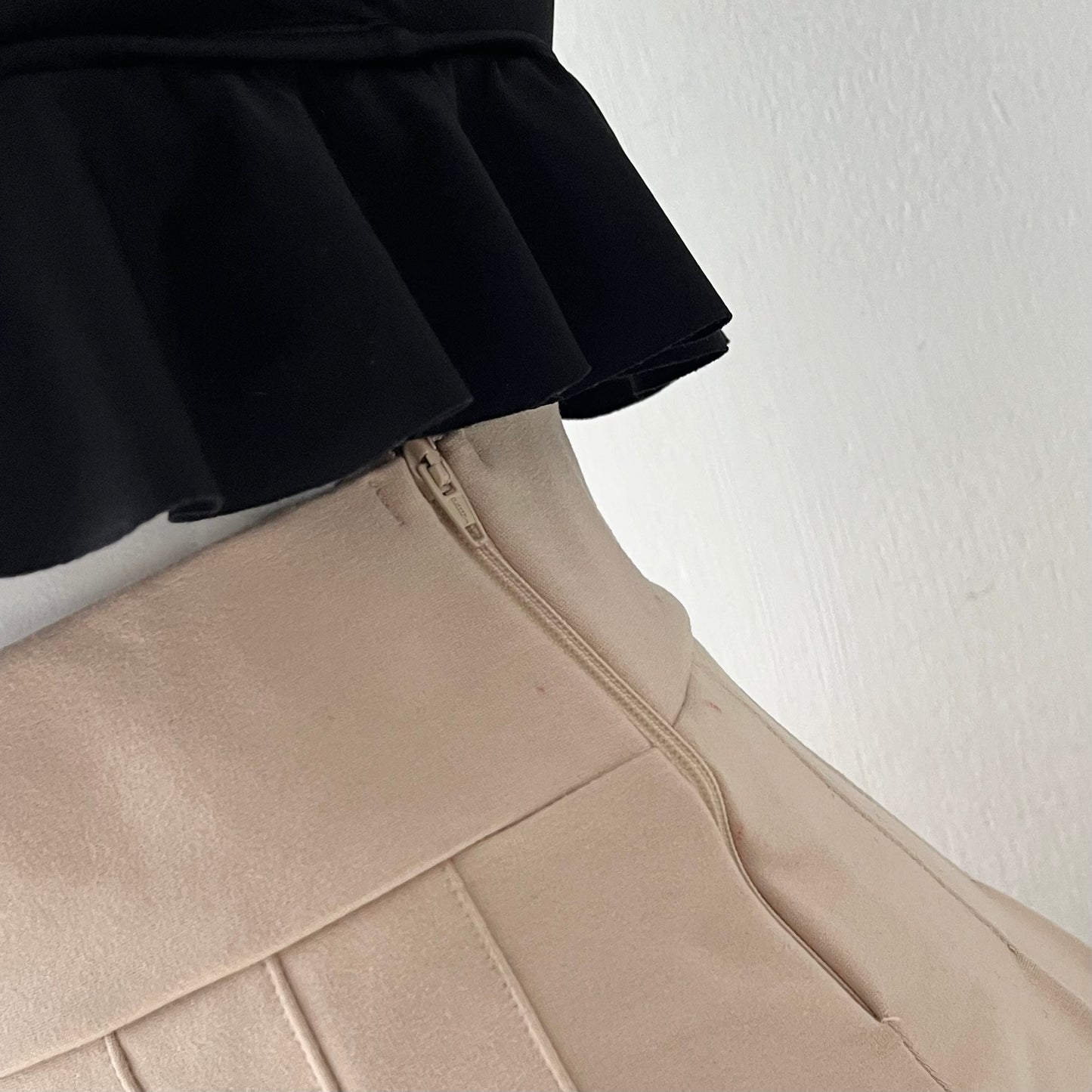 Beige pleated skirt