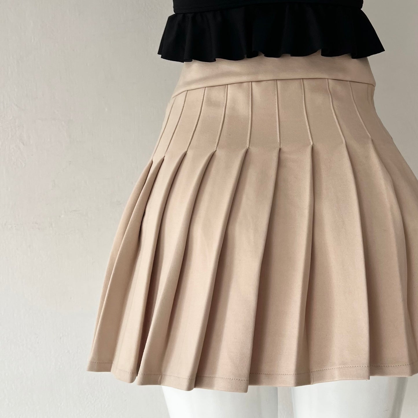 Beige pleated skirt