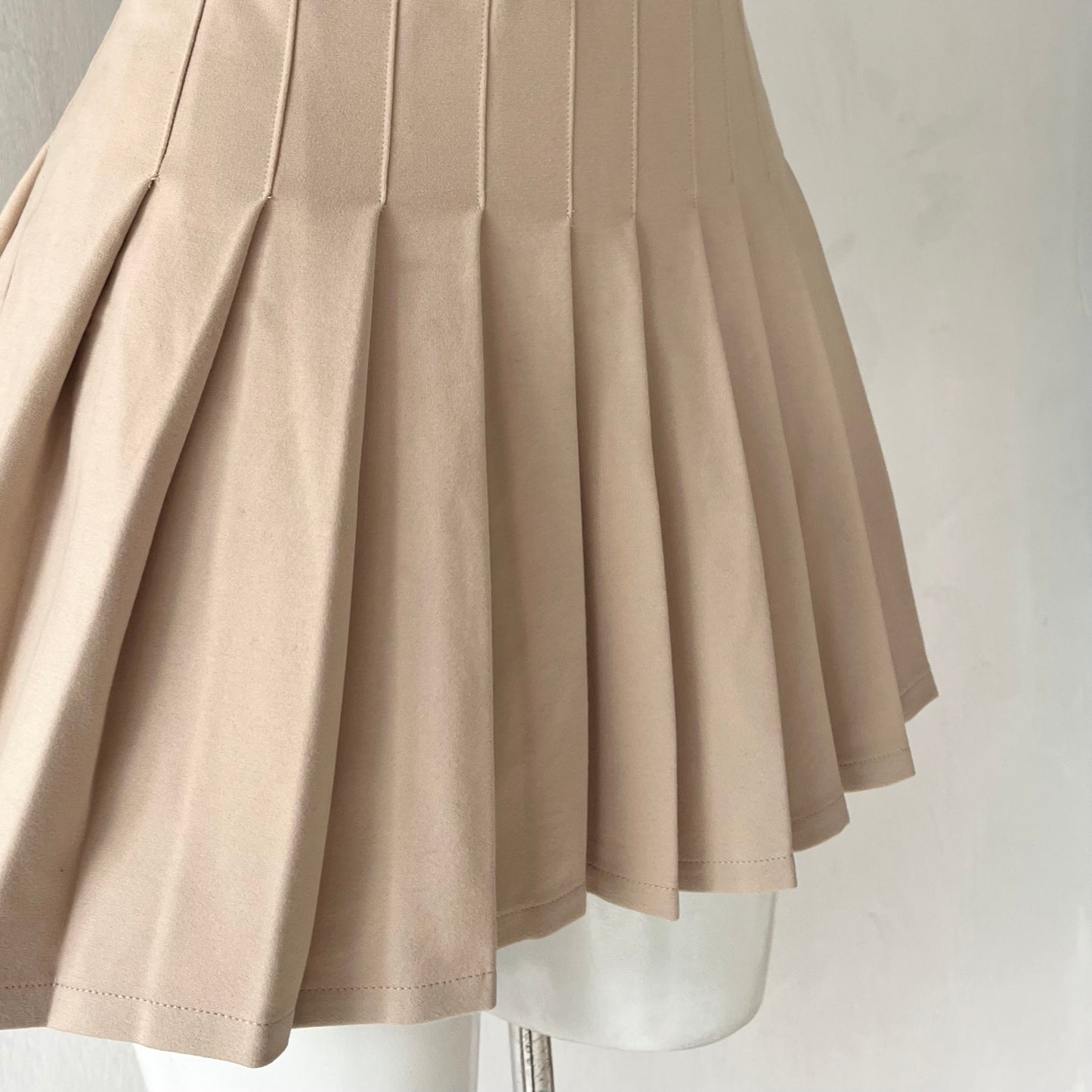 Beige pleated skirt