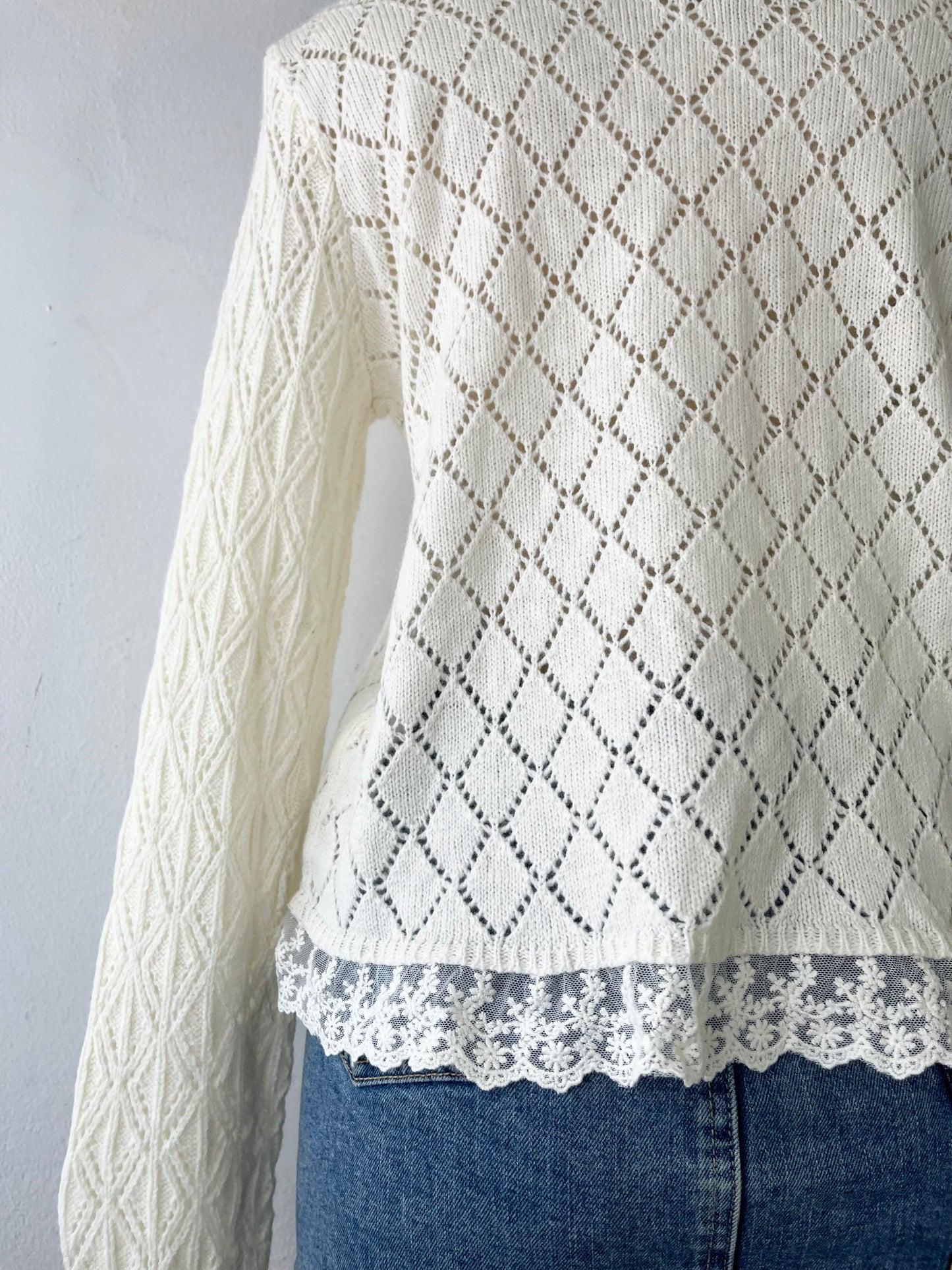 Knitted cardigan with lace