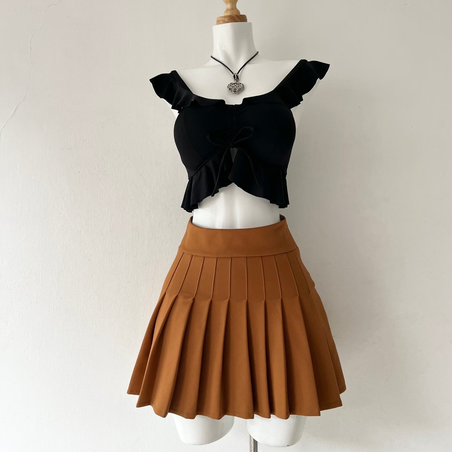 Cinnamon pleated skirt