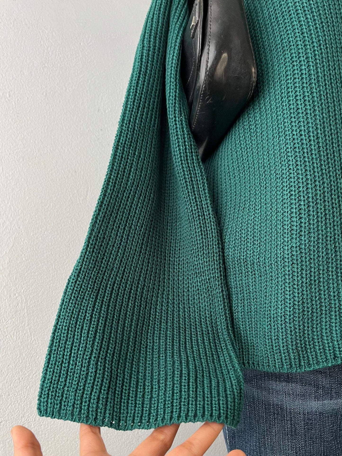 Green off-the-shoulder sweater with wide sleeves