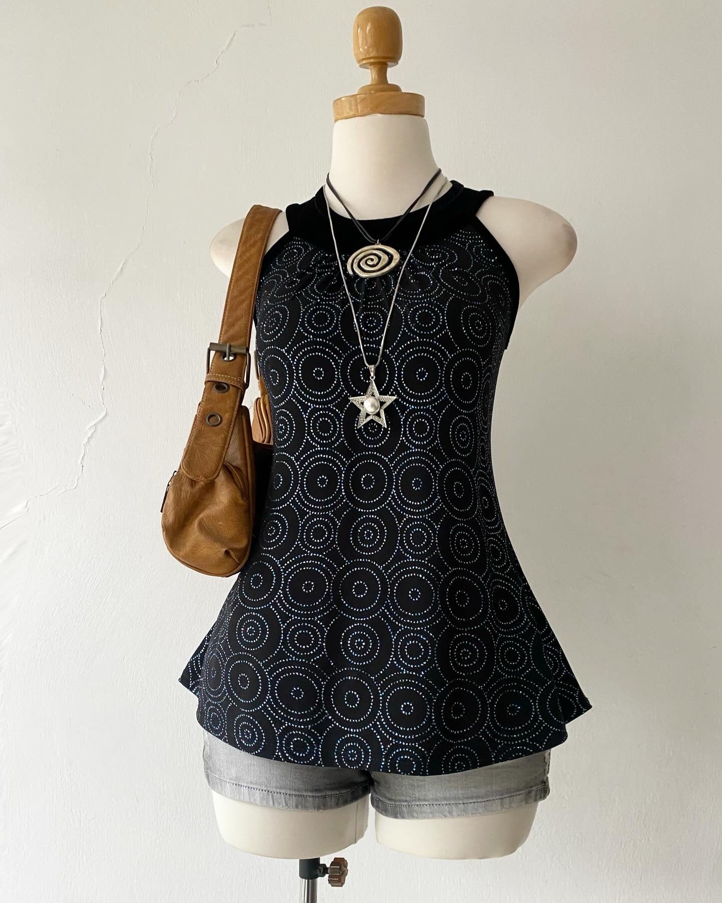 Black top with glitter~ Size S