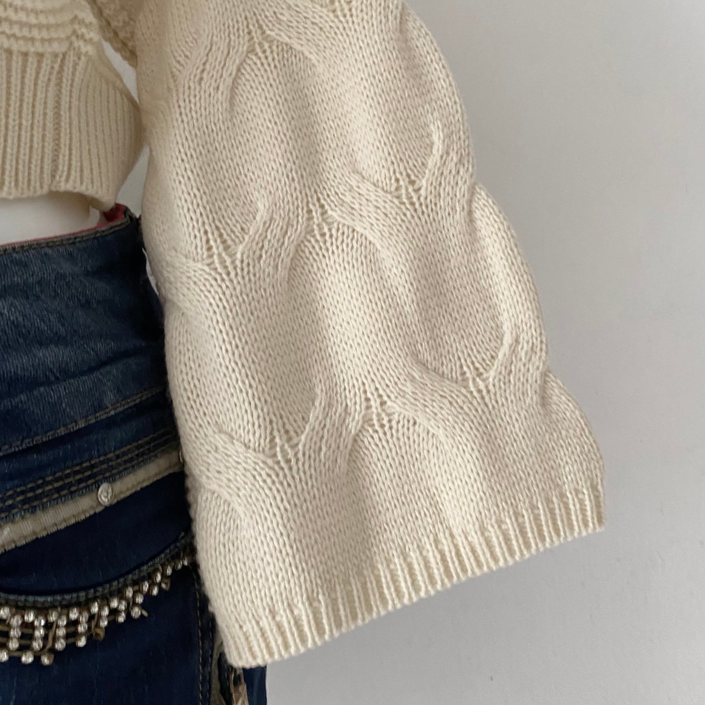 Pearl waist sweater with interwoven design