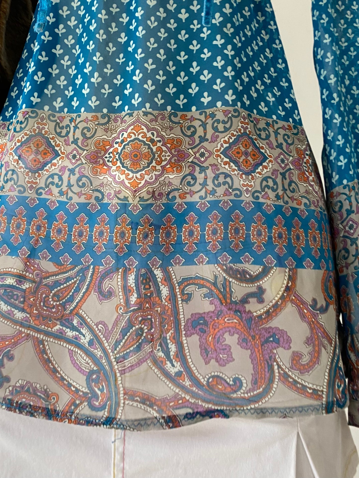 Bohemian top with bow at the back