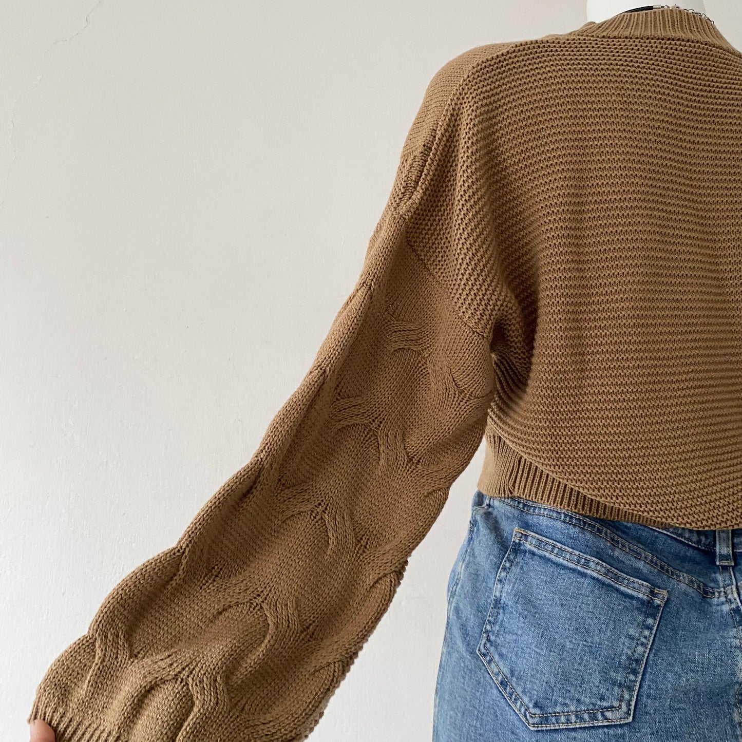 Camel waist sweater with interwoven design