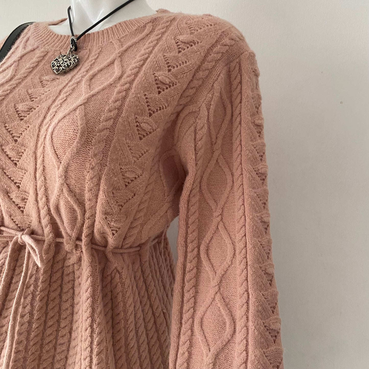 Rosewood sweater with bow