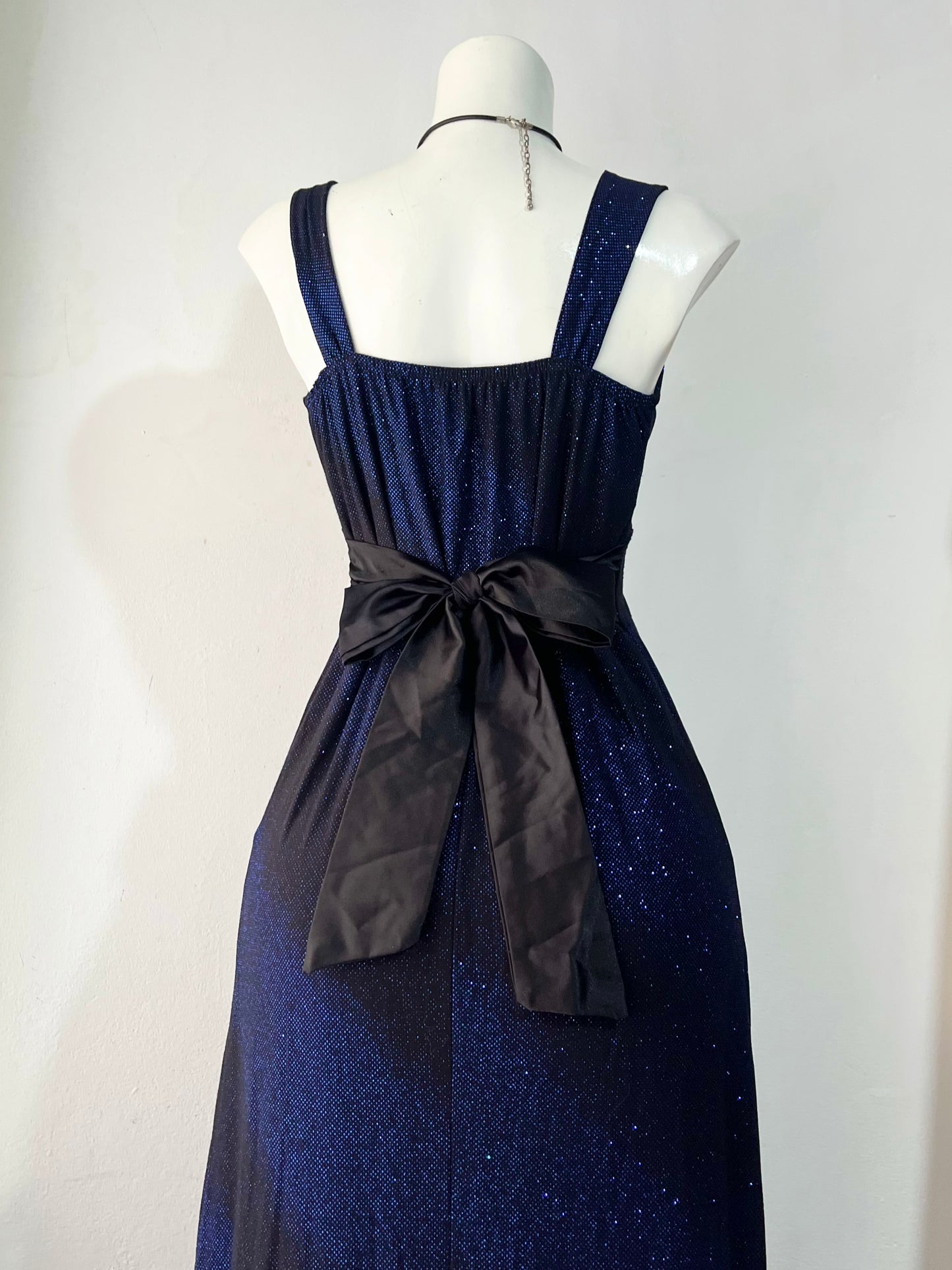 Long noir and blue glitter dress with back bow