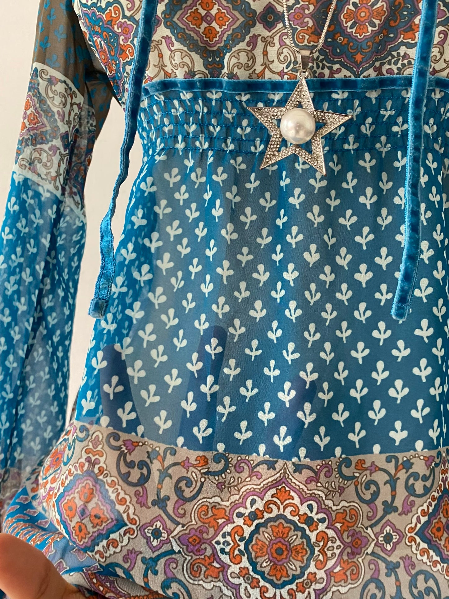 Bohemian top with bow at the back