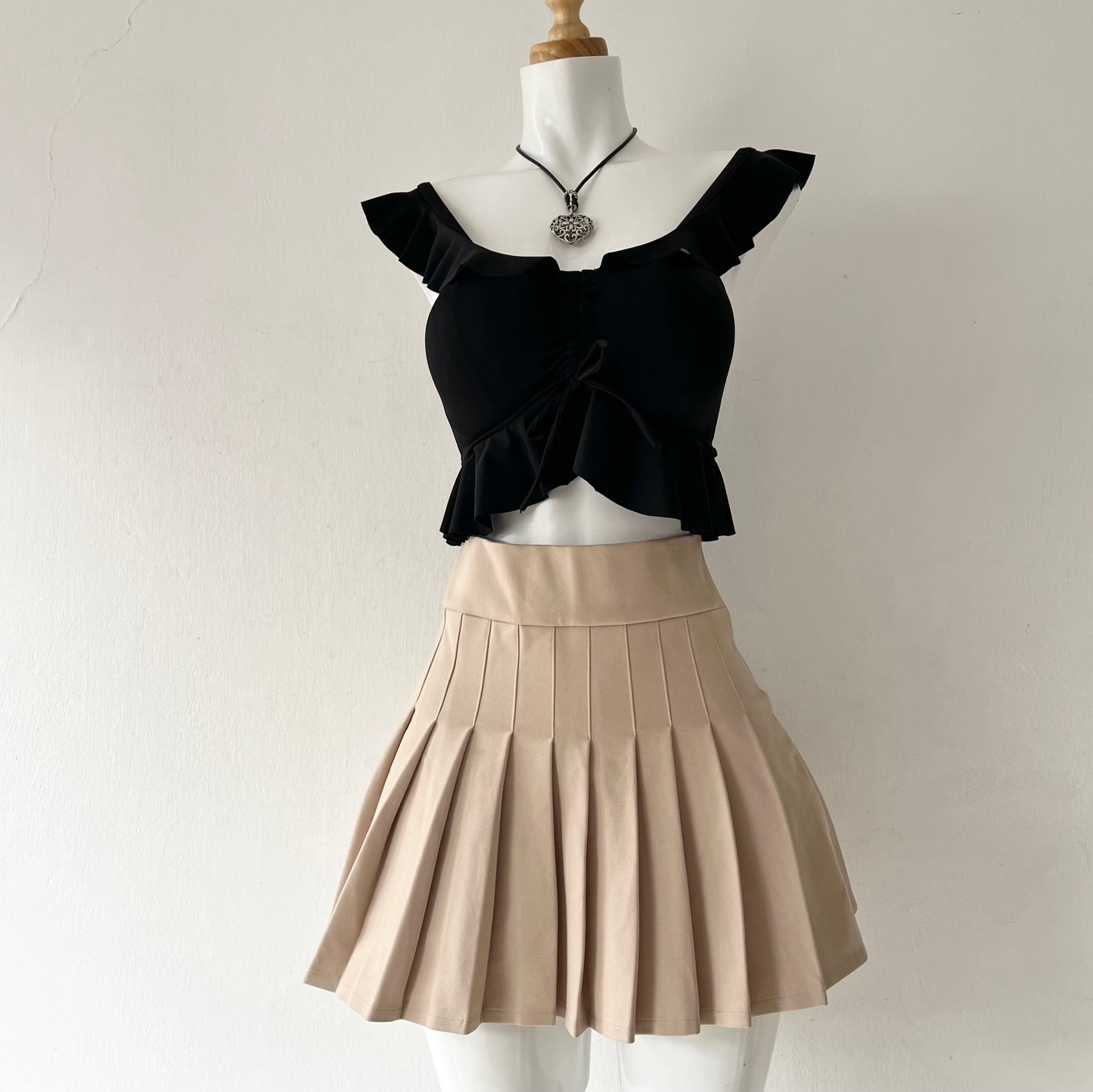 Beige pleated skirt