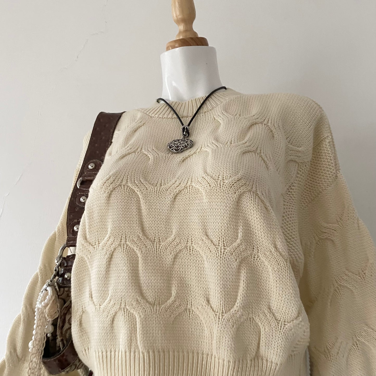 Pearl waist sweater with interwoven design