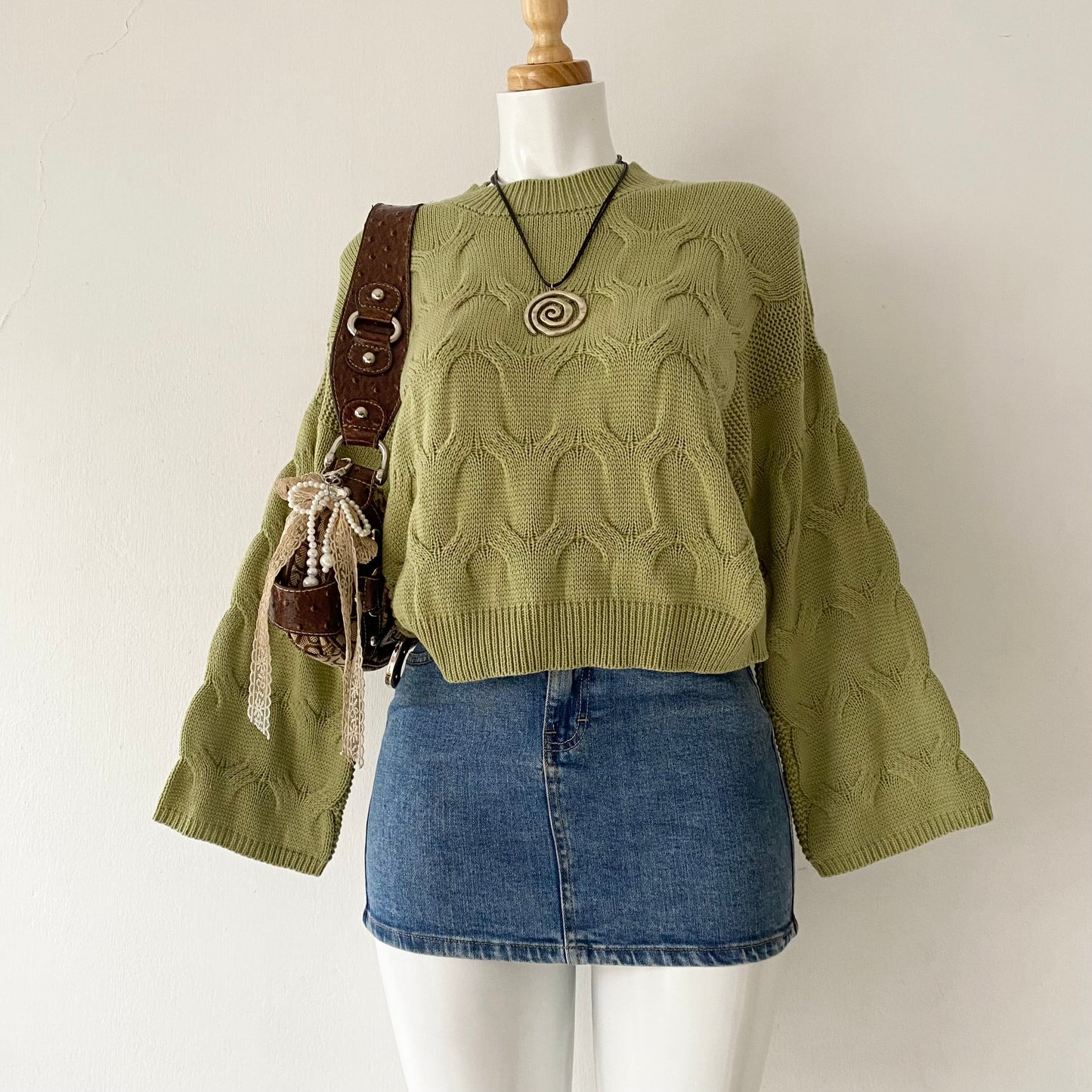 Waist-high sweater with braided design