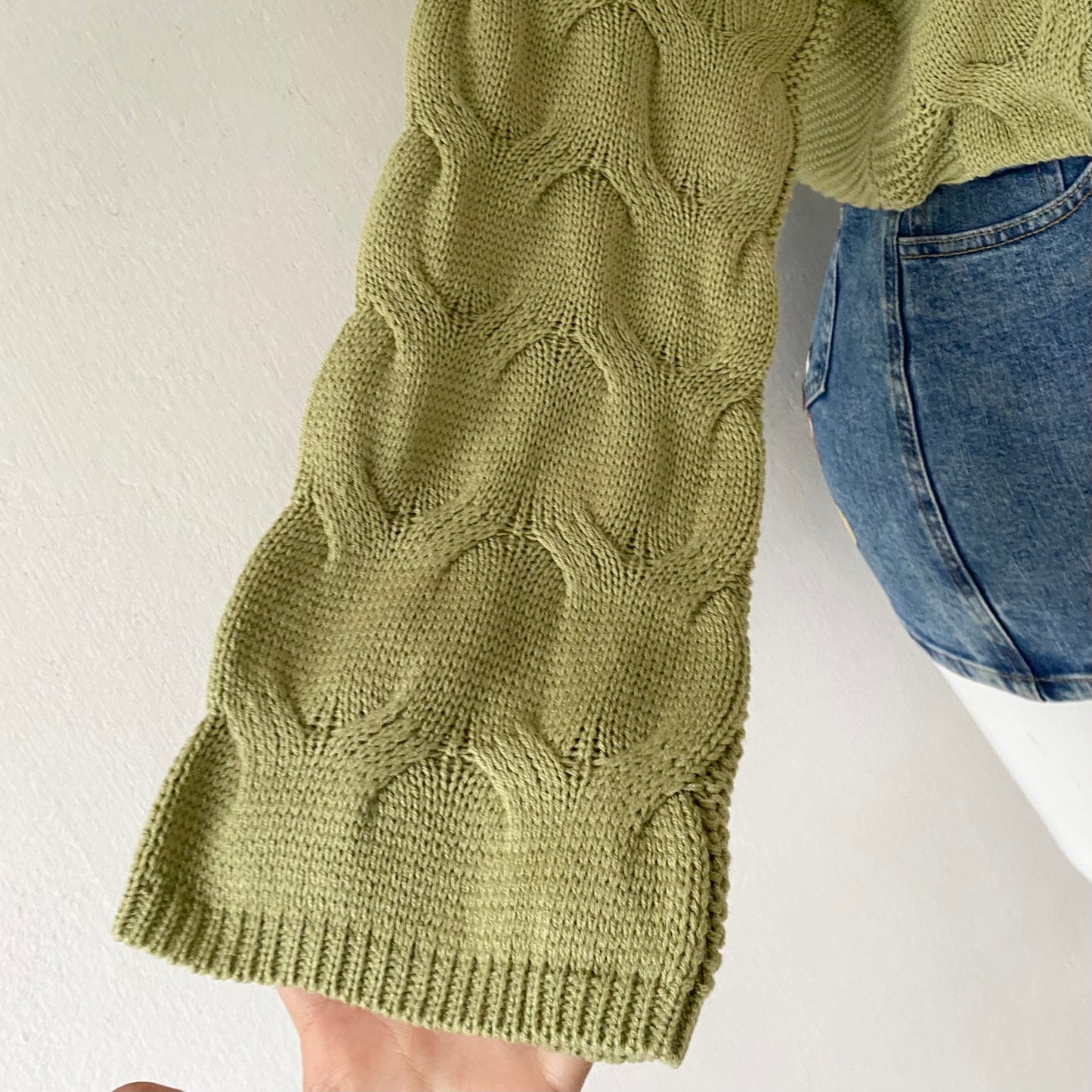 Waist-high sweater with braided design