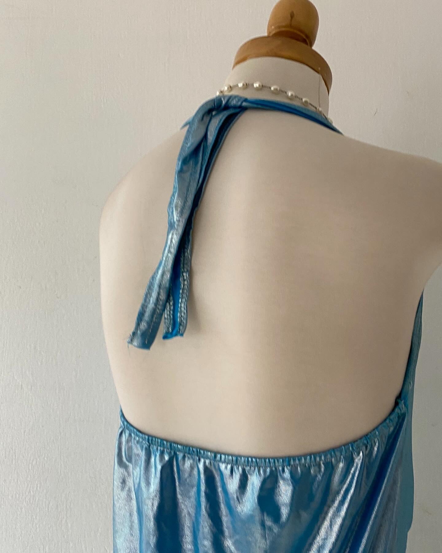 Top tornasol celeste
