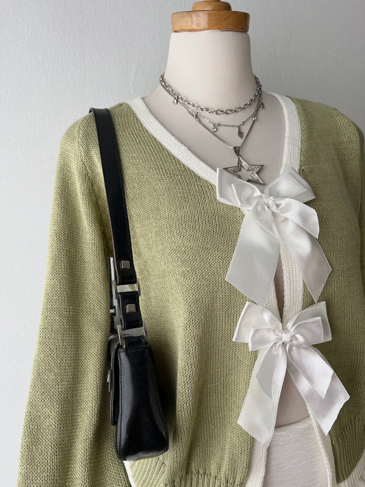 Adorable cardigan with bows