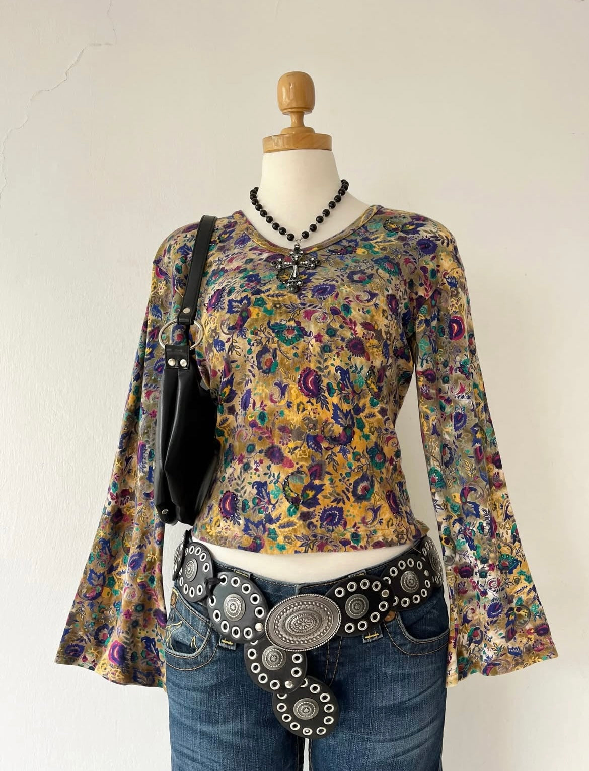 Adorable bohemian top with sequins