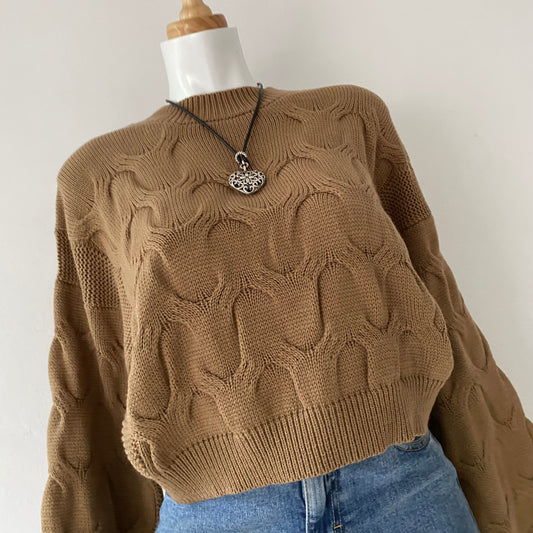 Camel waist sweater with interwoven design