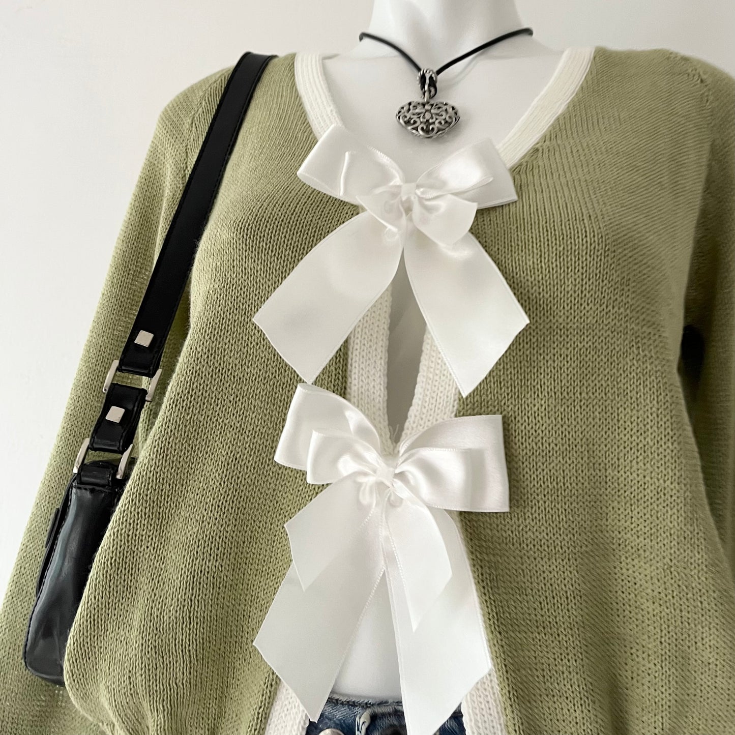 Cardigan with bows