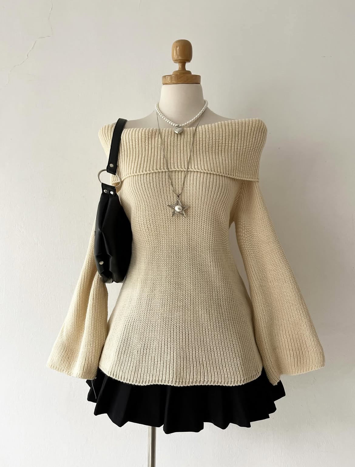 Sweater with bell sleeves and bare shoulders (select color)