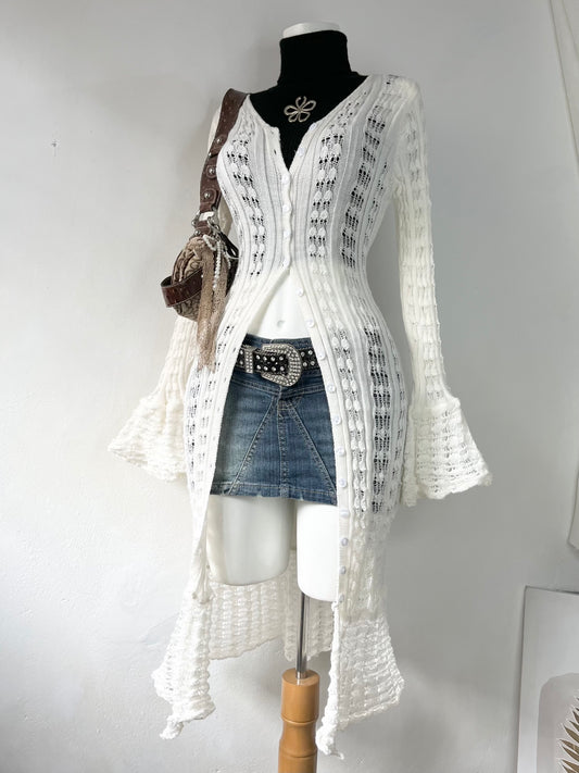 Cardigan color perla de mangas acampanadas