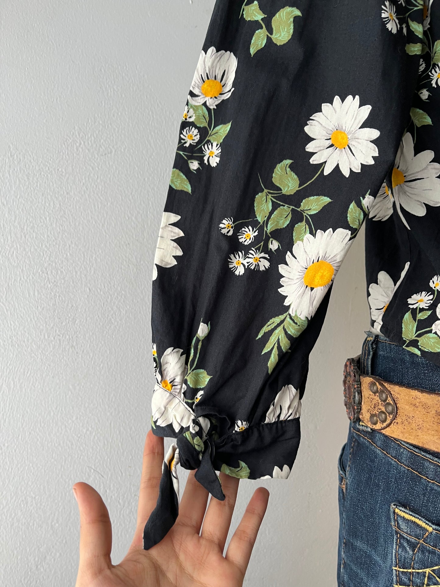 Floral blouse with wide sleeves