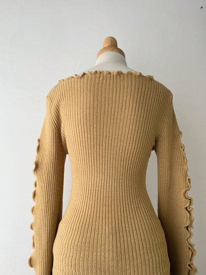 Wide-sleeved sweater