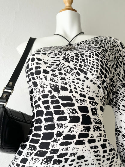 Iconic one-shoulder poly-dress