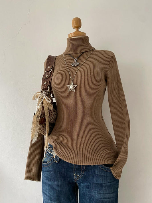 Turtleneck sweater with long sleeves