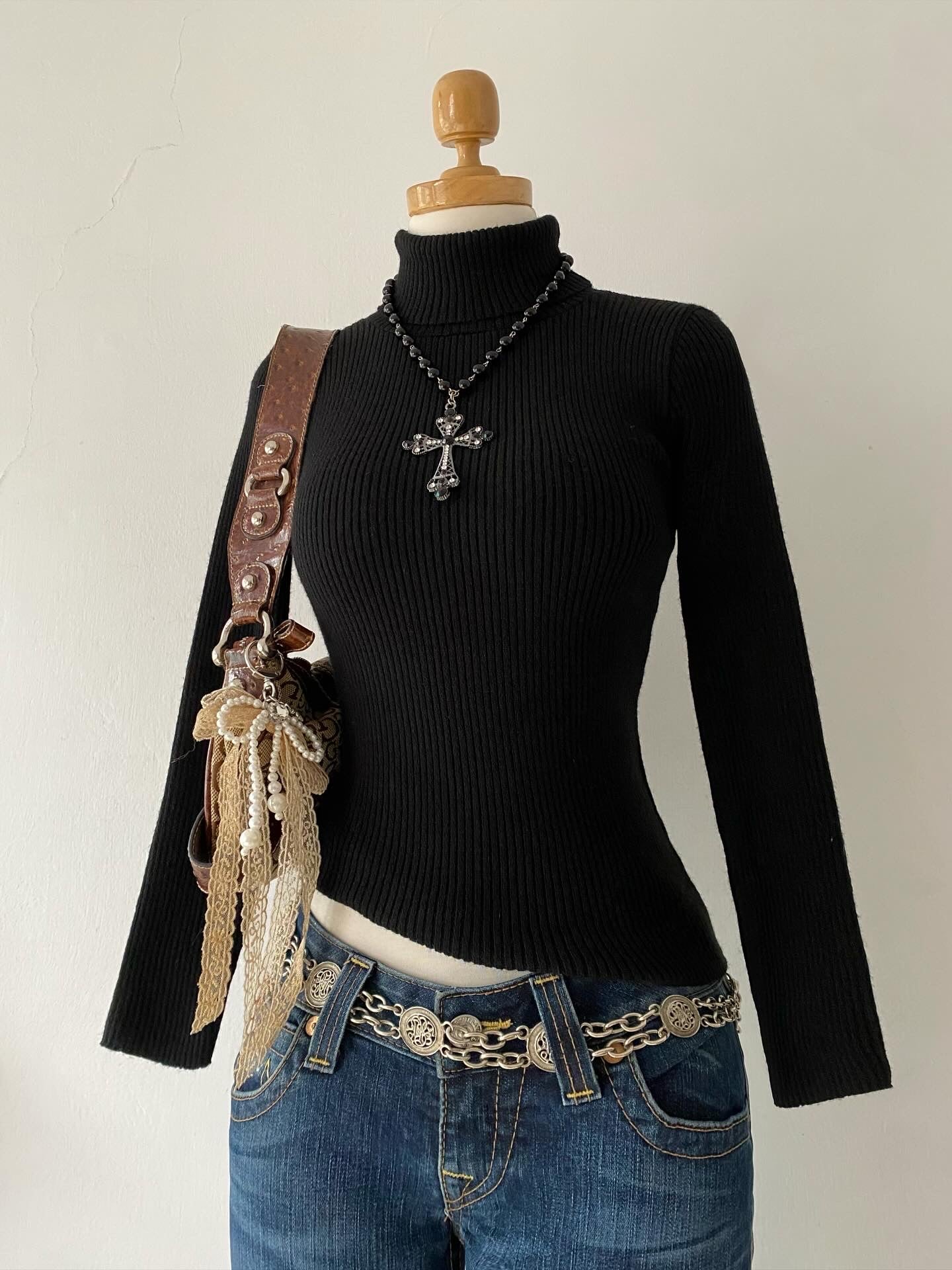 Long-sleeved turtleneck sweater