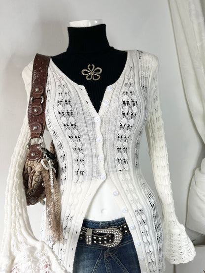 Cardigan color perla de mangas acampanadas