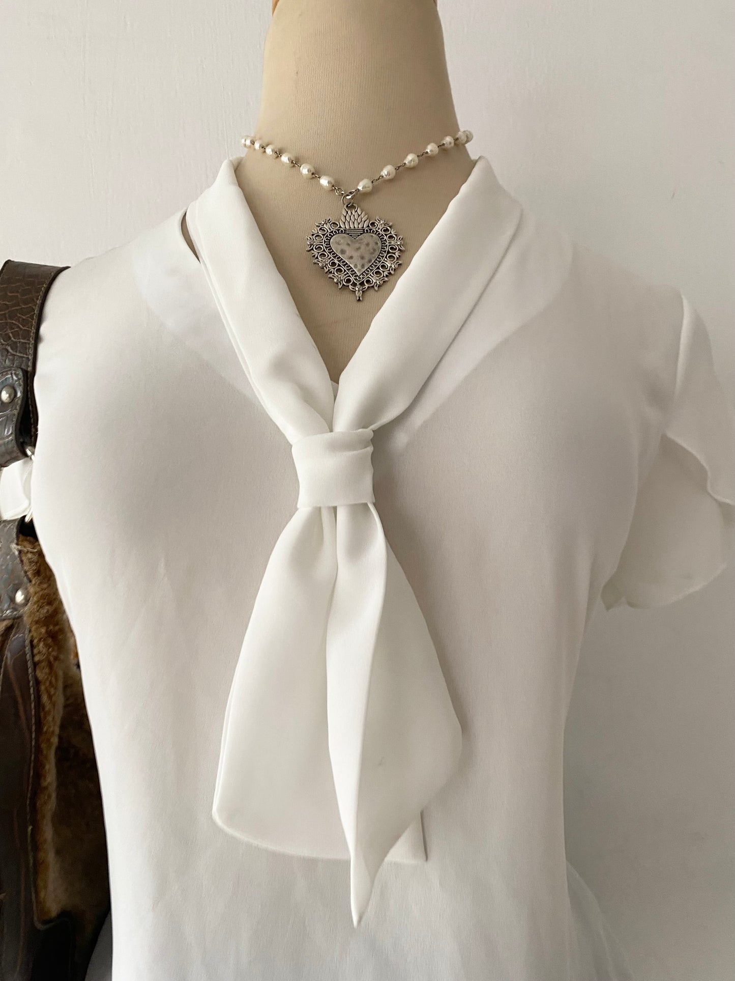 Adorable blouse with bow