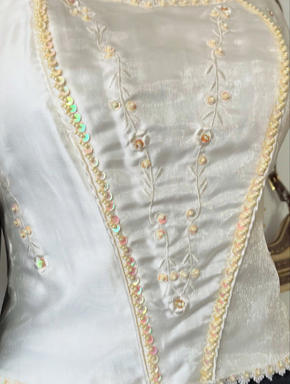 Pearly corset with embroidered embellishments